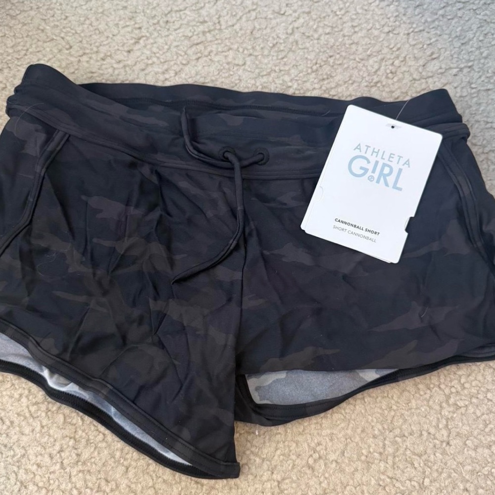 Athleta black camo swim shorts never worn dm me if you want matching top too!!